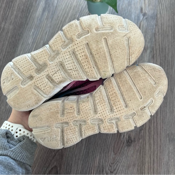 Fila Girls running shoes size 1 - Picture 3 of 9